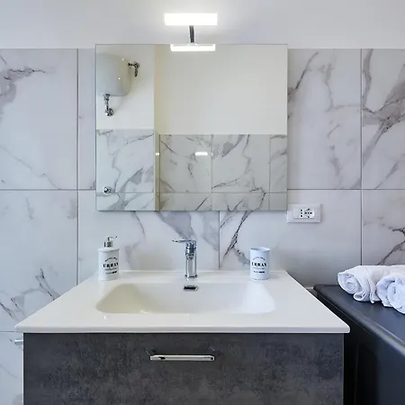Apartment 15 Minuti Da San Giovanni - A C, Wifi E Smart Tv *